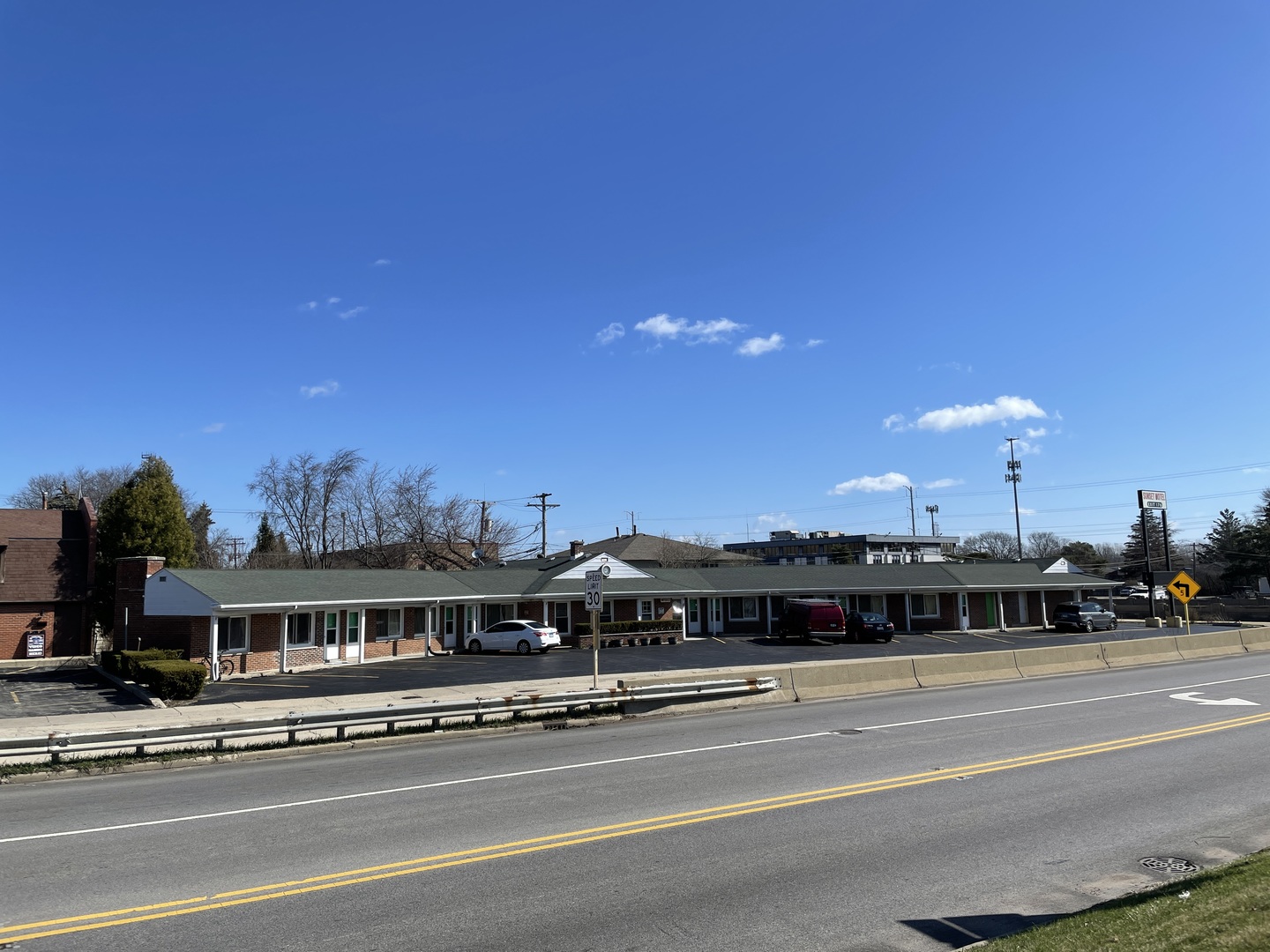 511 Rockland Road Lake Bluff, IL 60044 - Photo 31 of 35 a view of a city from a terrace