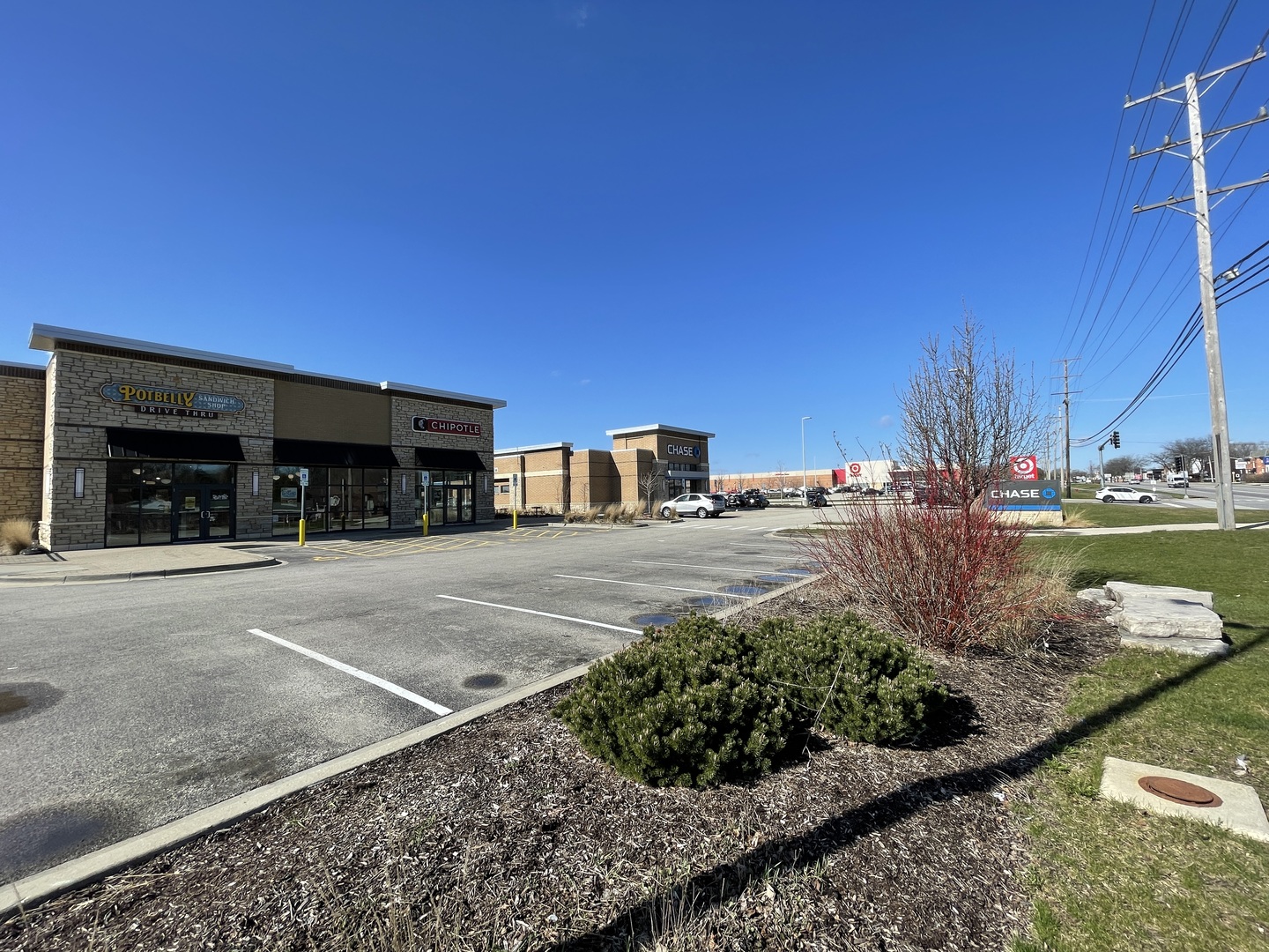 511 Rockland Road Lake Bluff, IL 60044 - Photo 33 of 35 a front view of a house with a yard