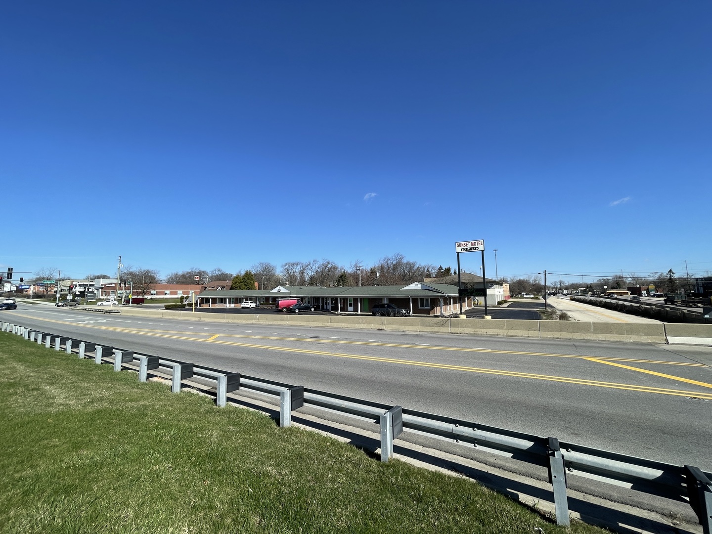 511 Rockland Road Lake Bluff, IL 60044 - Photo 35 of 35 a view of a city street both side of a building