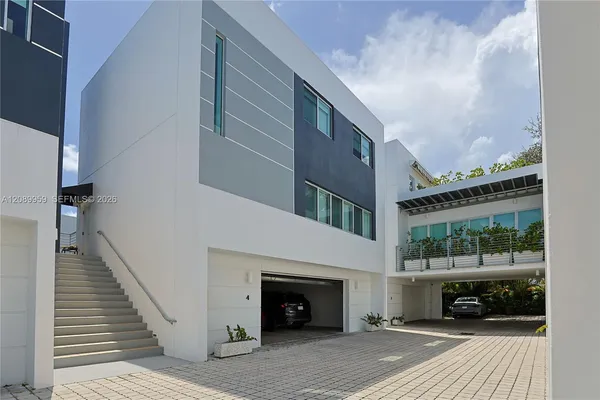 $5,500 | 7520 Southwest 59th Place, Unit D, South Miami, FL 33143