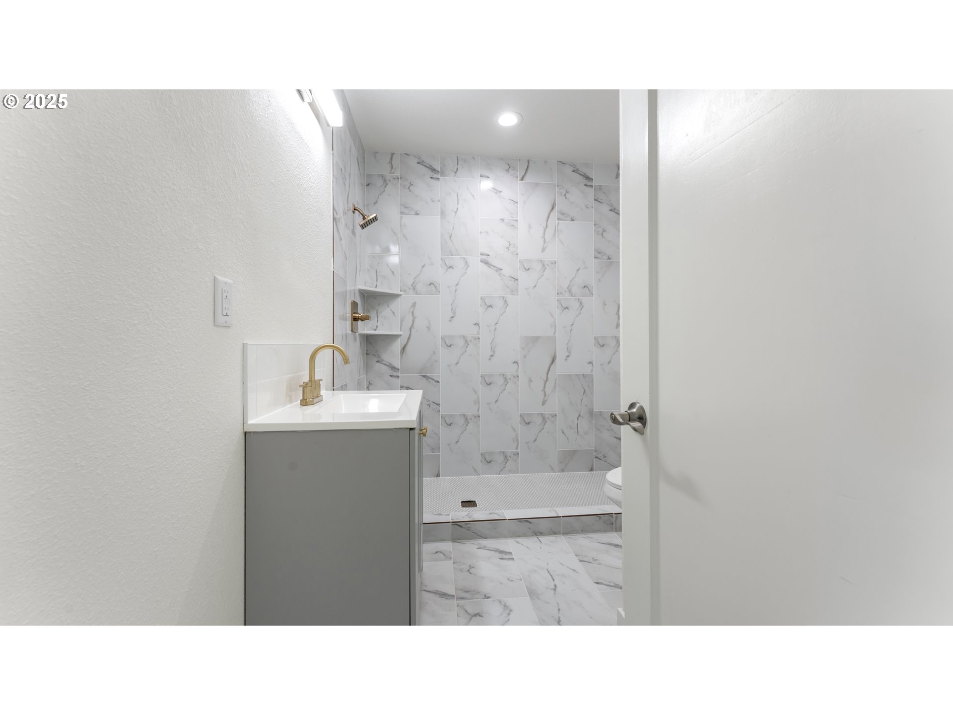 1838 Northeast 65th Avenue Portland, OR 97213 - Photo 13 of 40