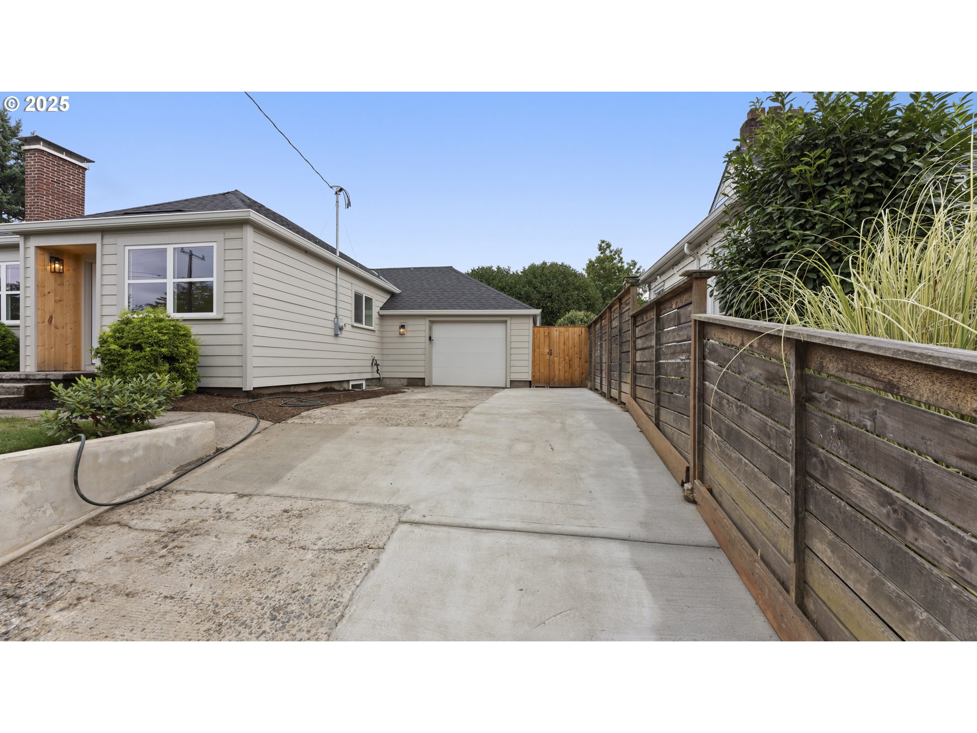 1838 Northeast 65th Avenue Portland, OR 97213 - Photo 4 of 40