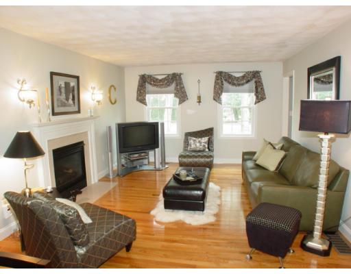 440 Waverly Road North Andover, MA 01845 - Photo 4 of 23 Gallery Image 4