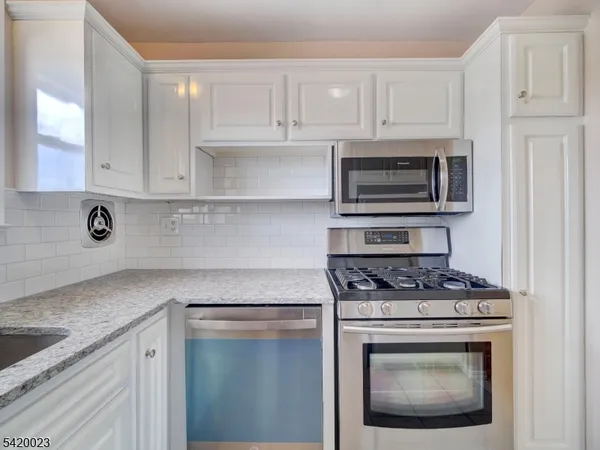 $1,850 | 741 Bloomfield Avenue, Unit A2, Verona, NJ 07044