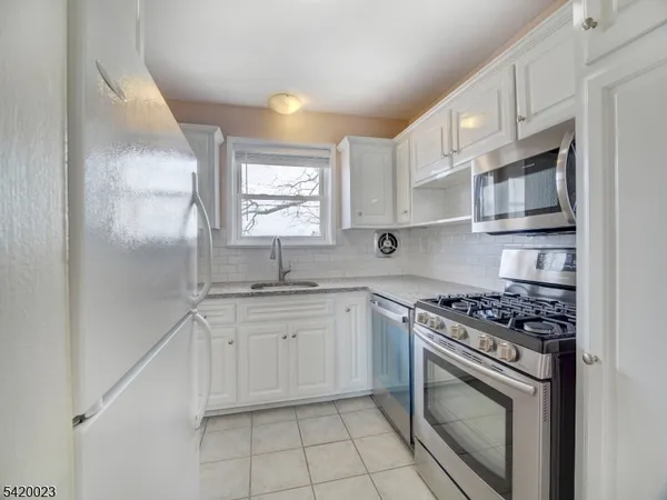 $1,850 | 741 Bloomfield Avenue, Unit A2, Verona, NJ 07044