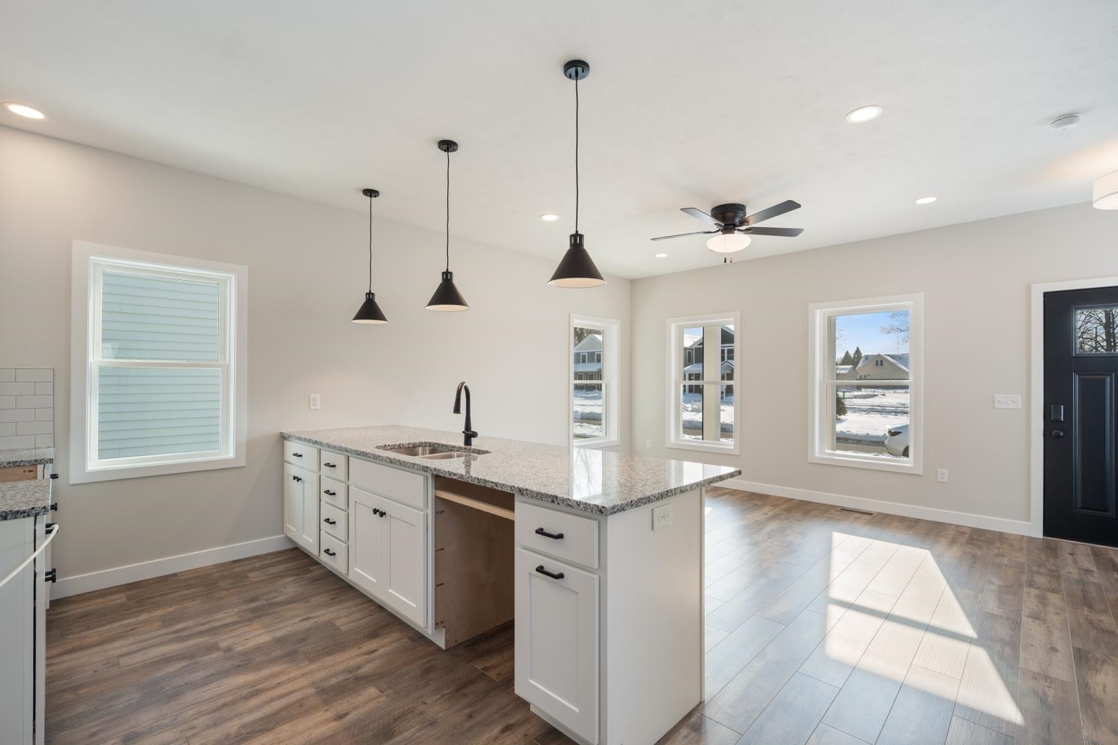 640 West Main Street Warsaw, IN 46580 - Photo 3 of 36