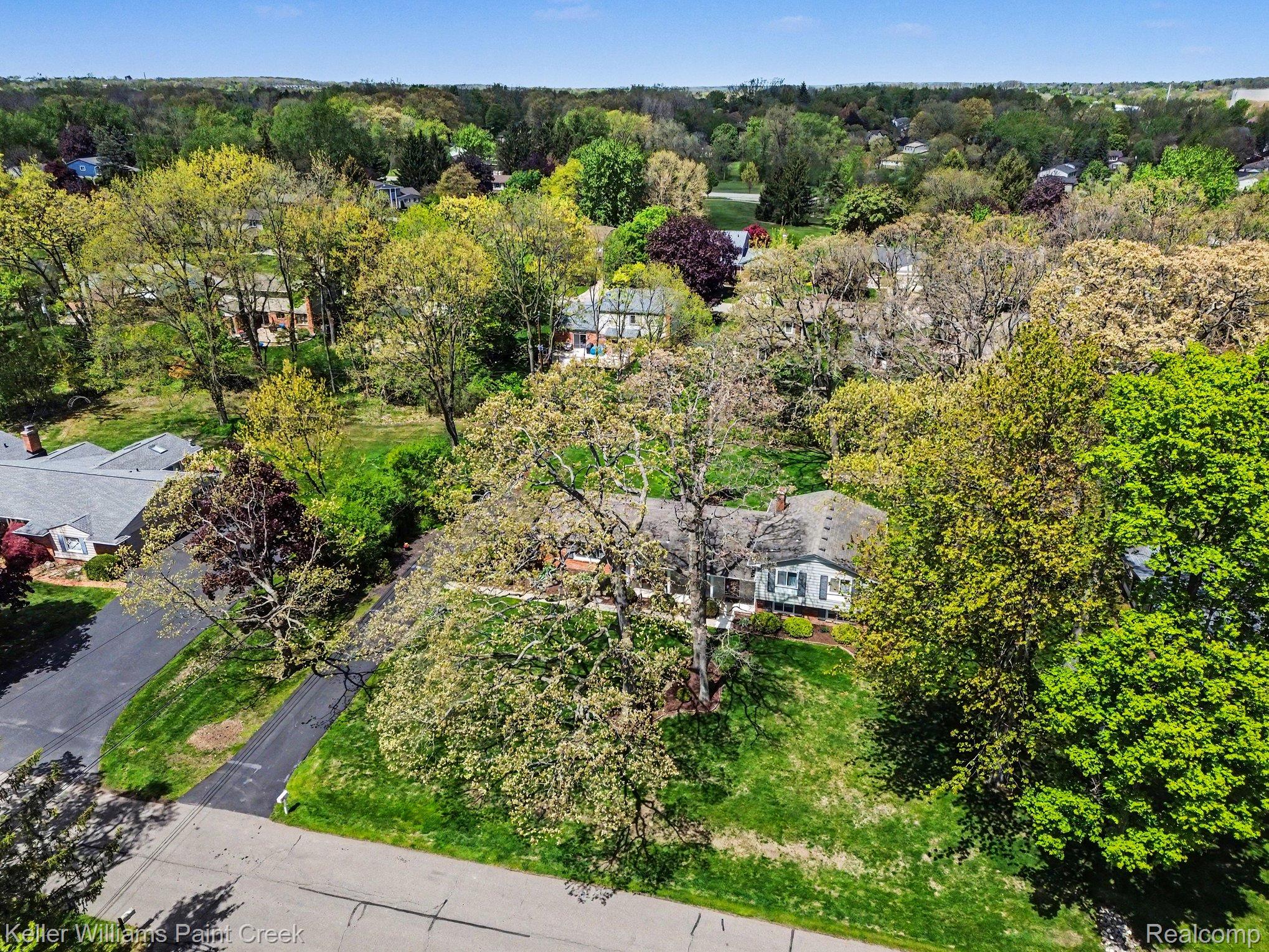 3370 Aquinas Drive Rochester, MI 48309 - Photo 24 of 25 Drone / aerial view