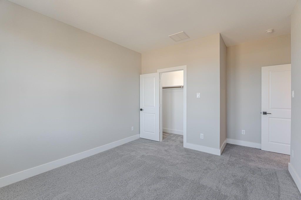 15038 Wunderlust Houston, TX 77069 - Photo 20 of 27 a view of an empty room and closet area
