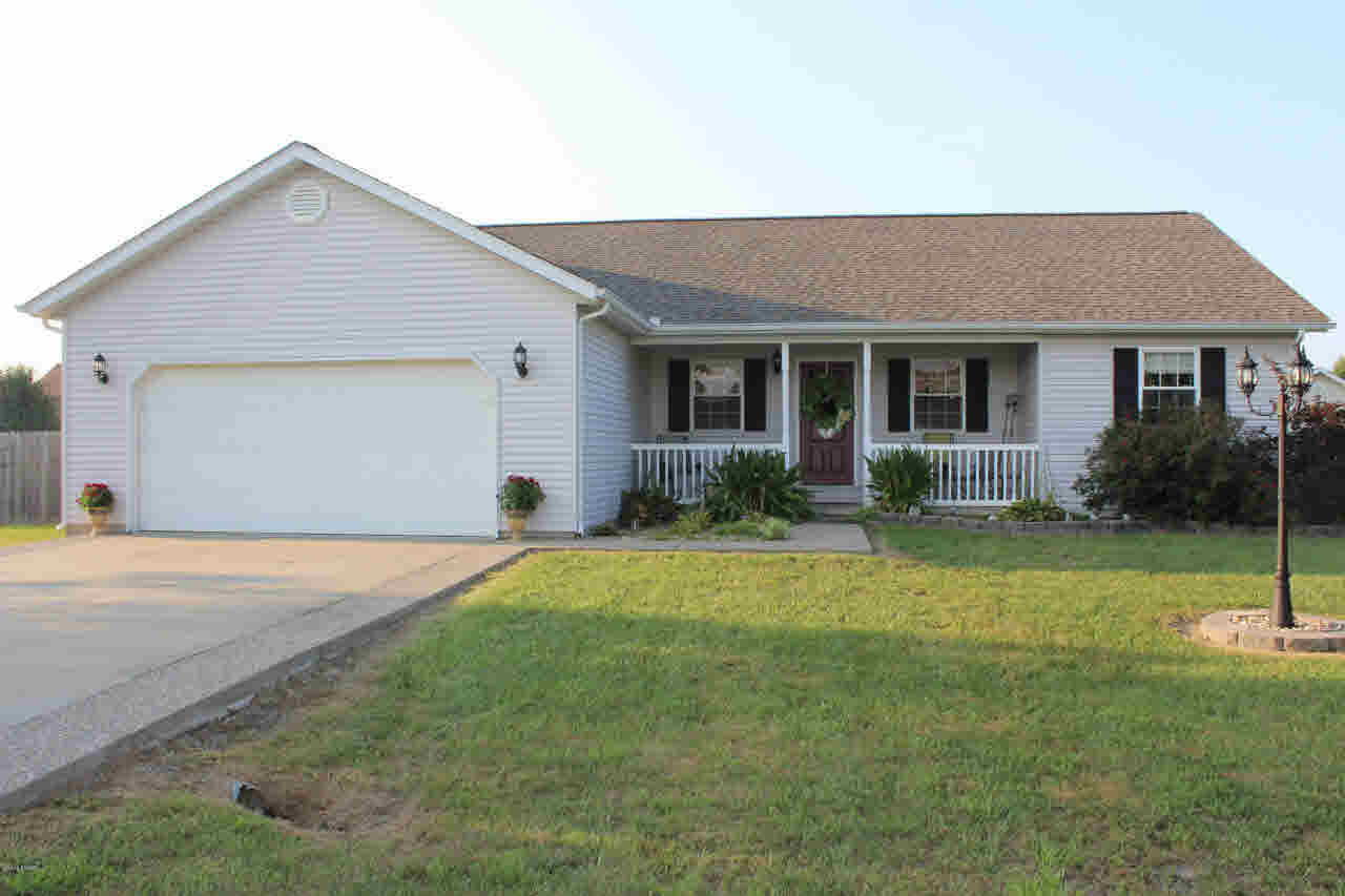 1707 Crown Road Herrin, IL 62948 - Photo 3 of 19