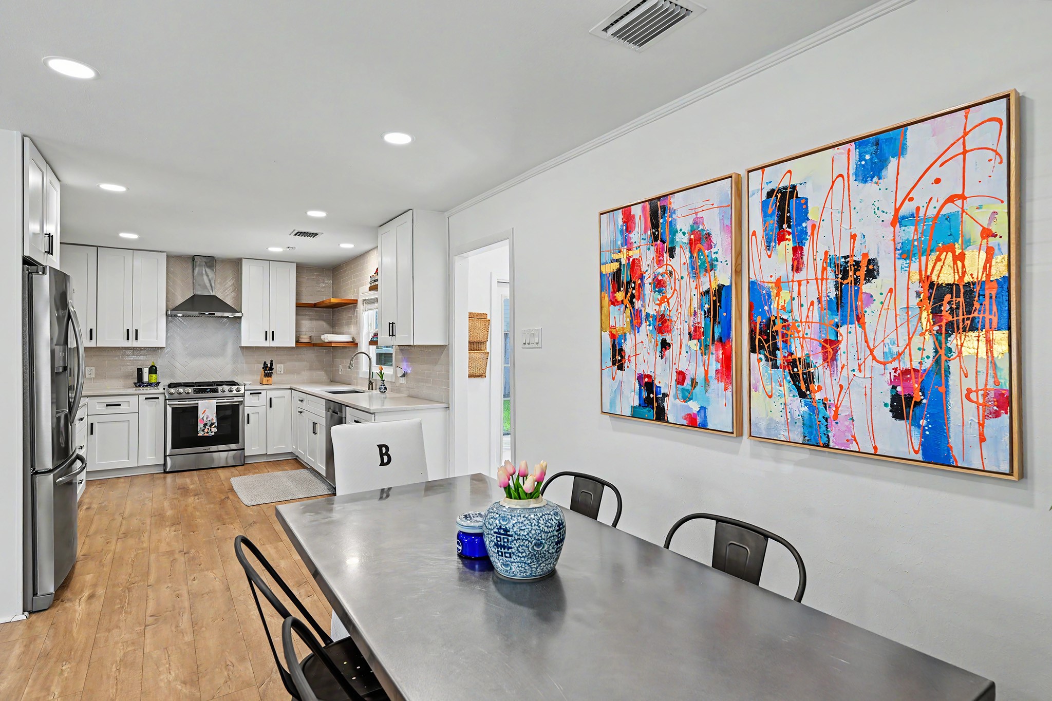 6223 Linton Road Houston, TX 77008 - Photo 10 of 30 Dining area toward kitchen.