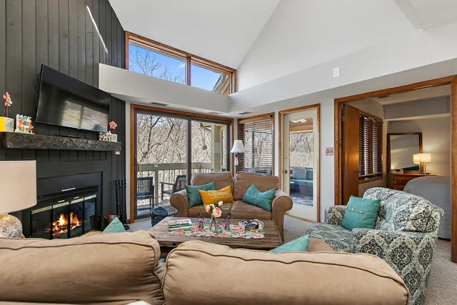 $329,900 | A22 Long Bay Point Drive, Unit A22, Galena, IL 61036