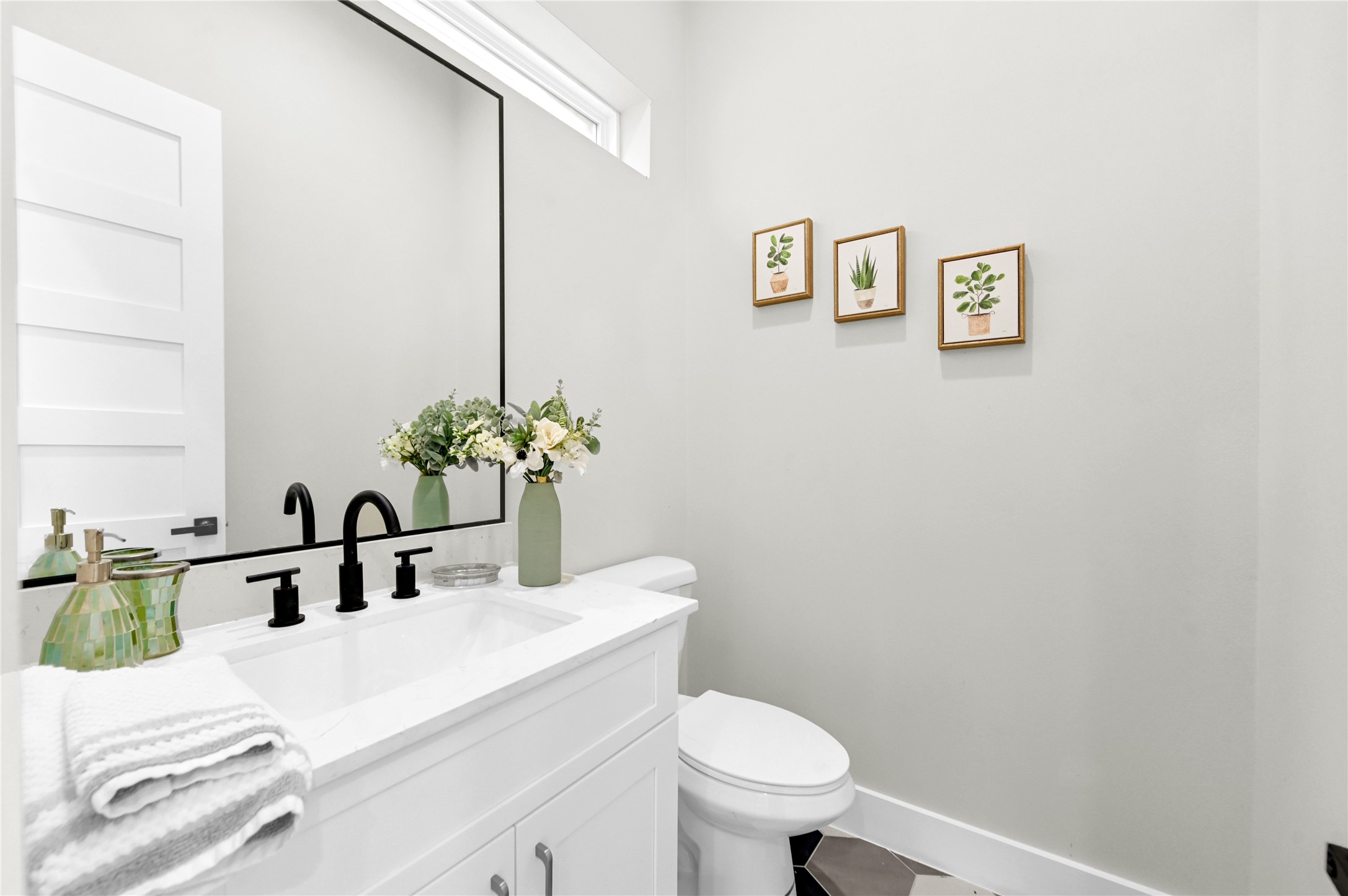 710 Link Road, Unit B Houston, TX 77009 - Photo 13 of 31 a bathroom with a sink and a toilet