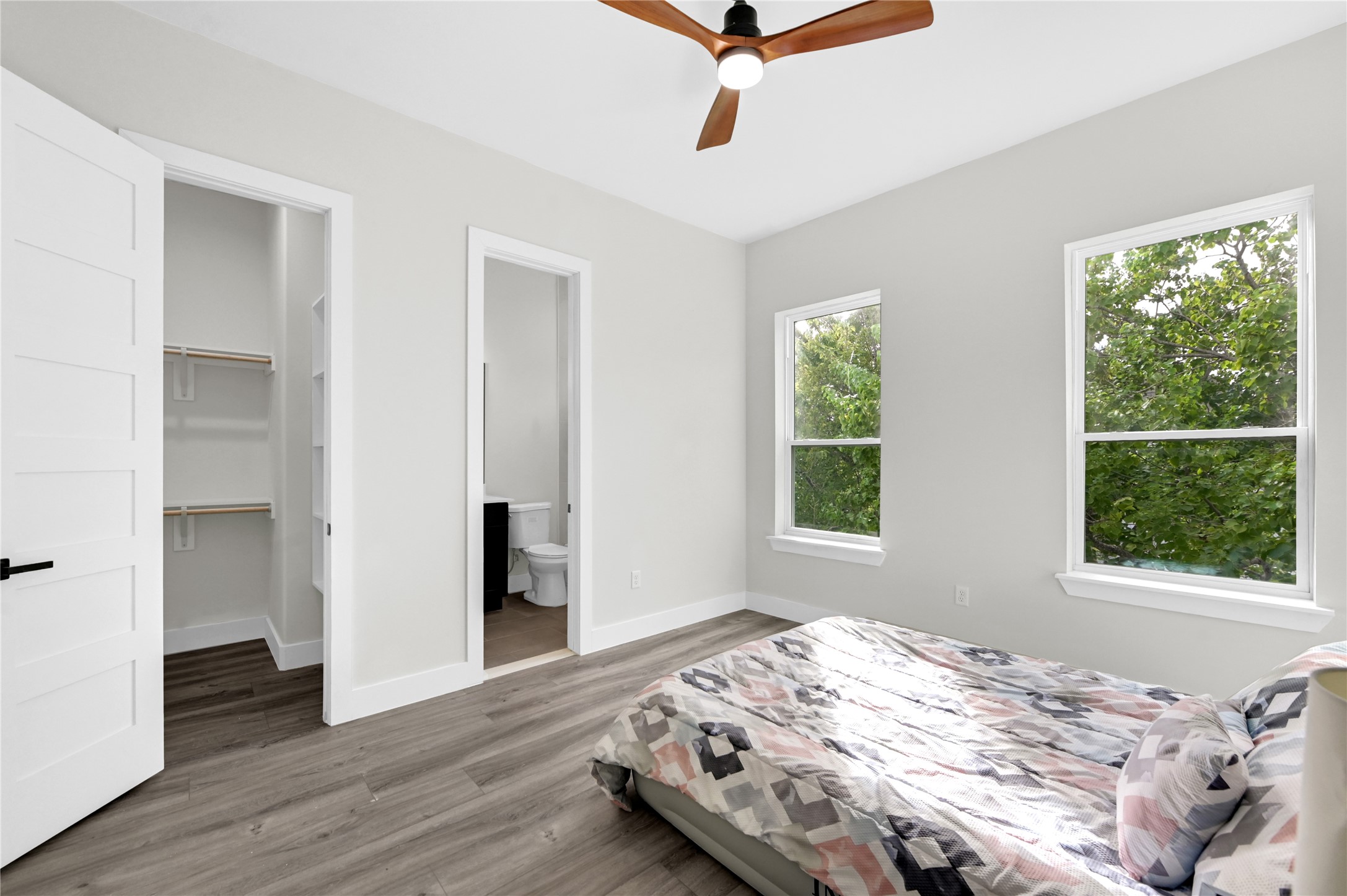 710 Link Road, Unit B Houston, TX 77009 - Photo 16 of 31 a bedroom with a bed and a window