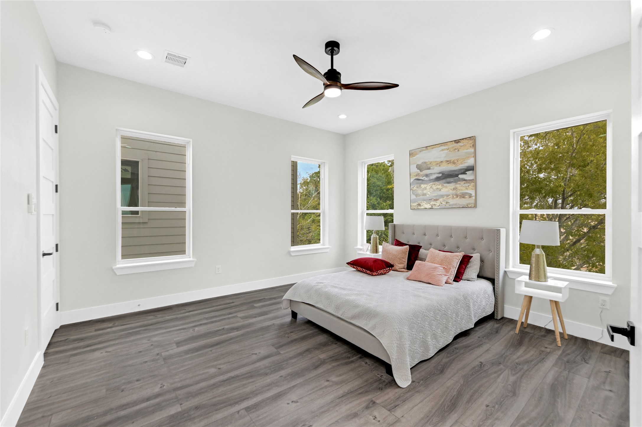 710 Link Road, Unit B Houston, TX 77009 - Photo 20 of 31 a bedroom with a bed and a large window