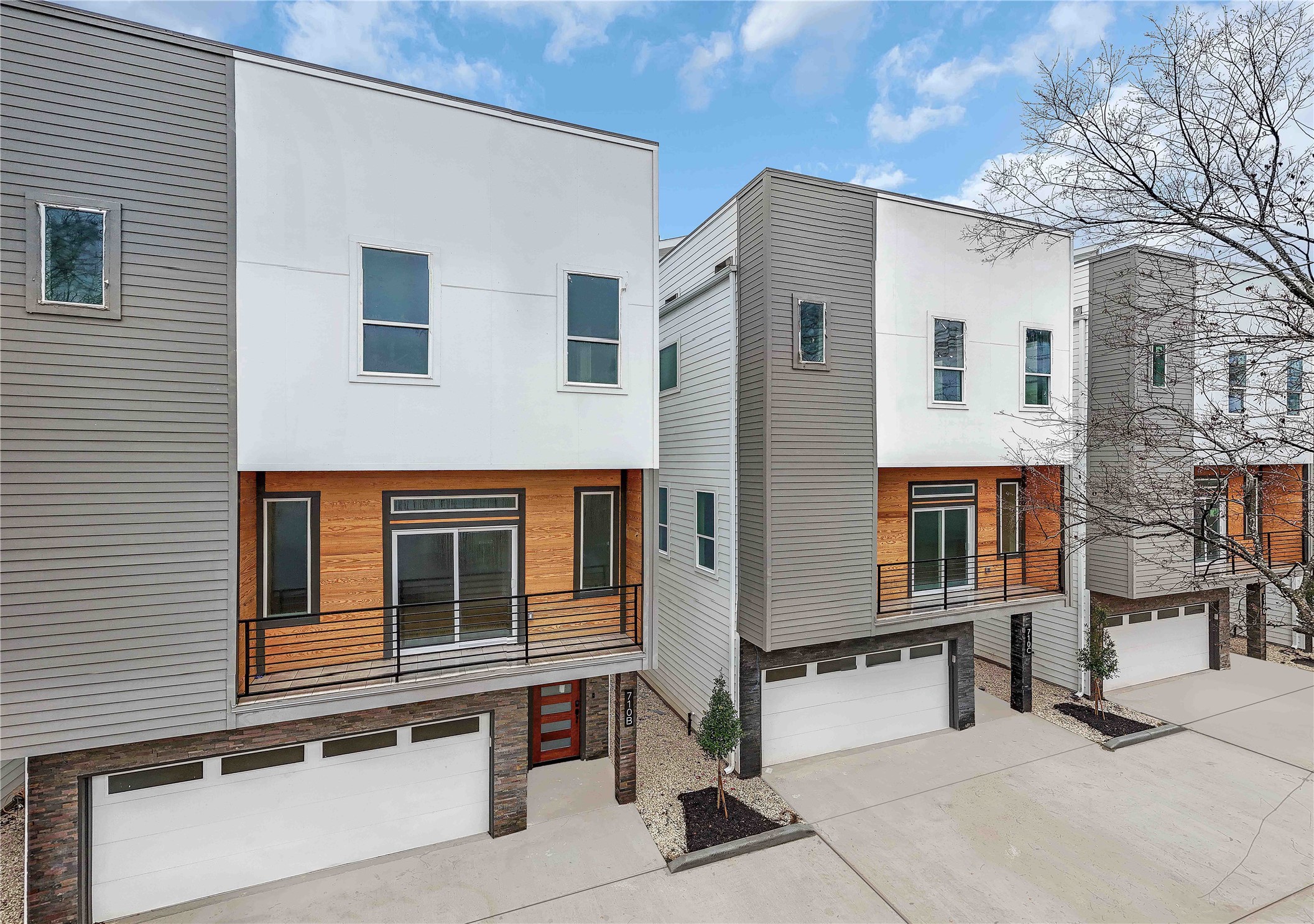 710 Link Road, Unit B Houston, TX 77009 - Photo 2 of 31 a front view of a house with large windows