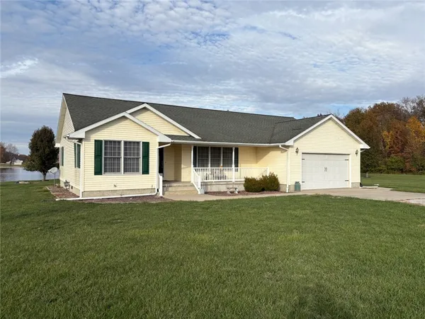 $282,000 | 10245 East South Lake Drive, Newton, IL 62448