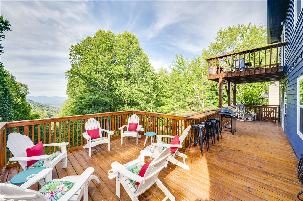 1039 Fosters Knob Road Blue Ridge, VA 24064 - Photo 43 of 45 an outdoor space with furniture