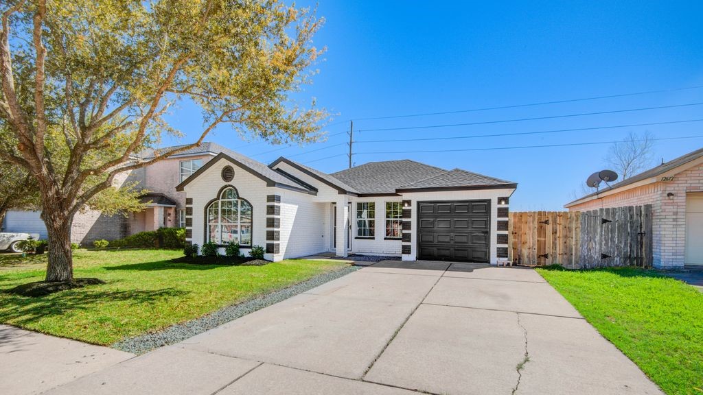 12610 Rio Bravo Street Rosharon, TX 77583 - Photo 3 of 33