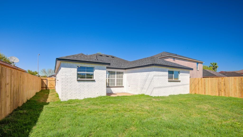 12610 Rio Bravo Street Rosharon, TX 77583 - Photo 31 of 33