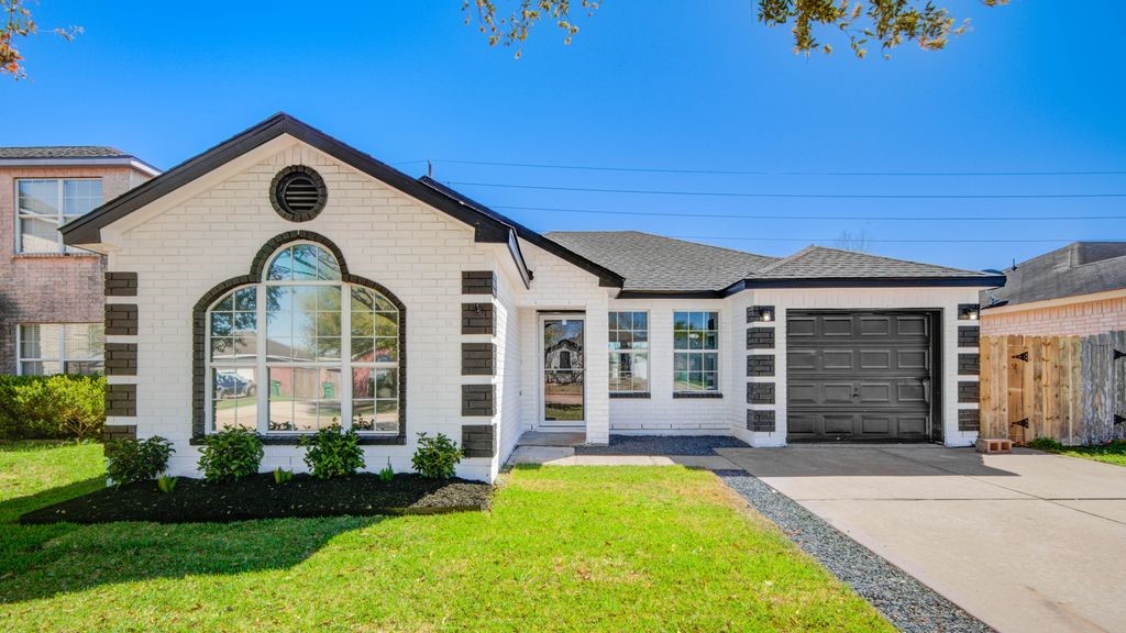 12610 Rio Bravo Street Rosharon, TX 77583 - Photo 4 of 33