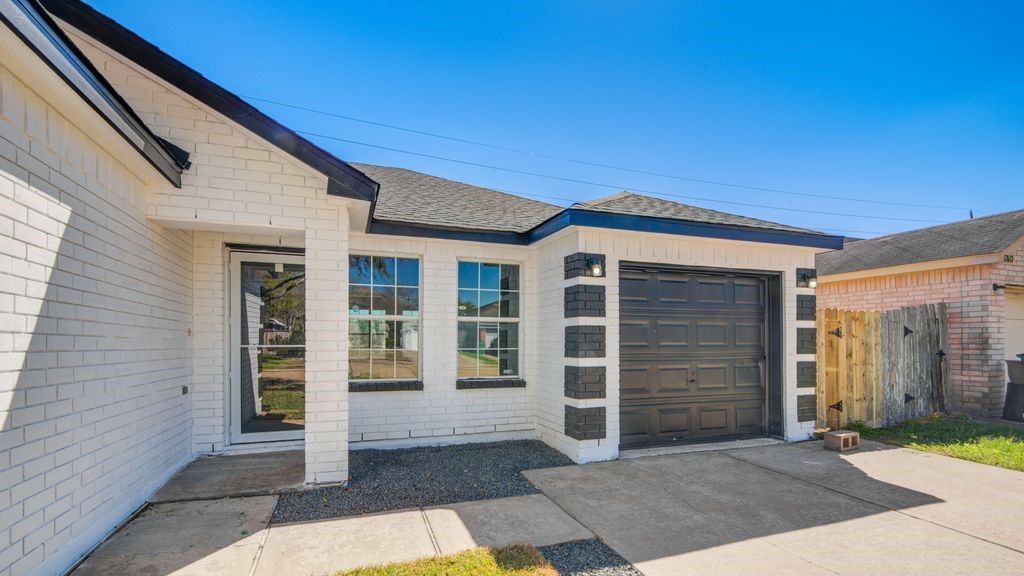 12610 Rio Bravo Street Rosharon, TX 77583 - Photo 6 of 33