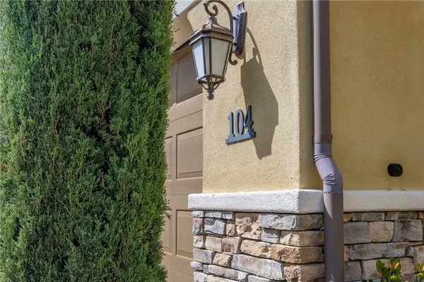 a picture of a bathroom with mirror