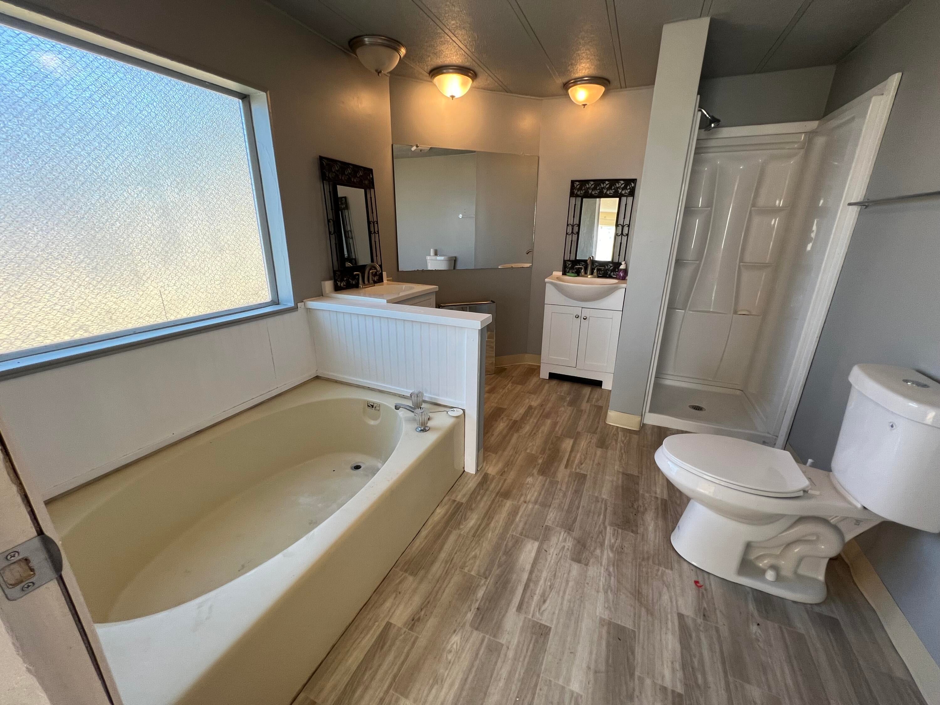 9728 Ben Kerns Road Klamath Falls, OR 97601 - Photo 27 of 58 Primary Bath