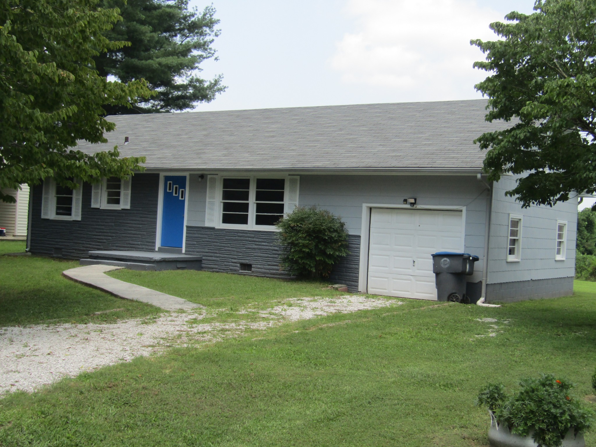 614 Riverside Drive Manchester, TN 37355 - Photo 2 of 18 Gallery Image 2