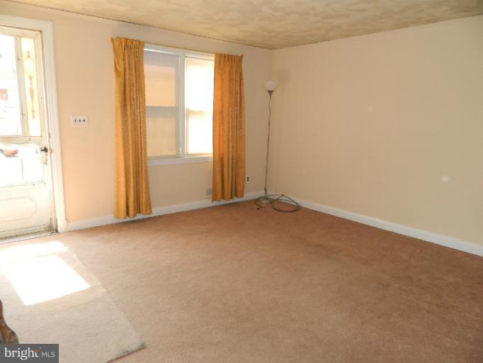 773 North Woodington Road Baltimore, MD 21229 - Photo 3 of 26 Living Room