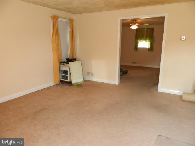 773 North Woodington Road Baltimore, MD 21229 - Photo 4 of 26 Living Room