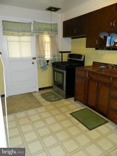 773 North Woodington Road Baltimore, MD 21229 - Photo 10 of 26 Kitchen