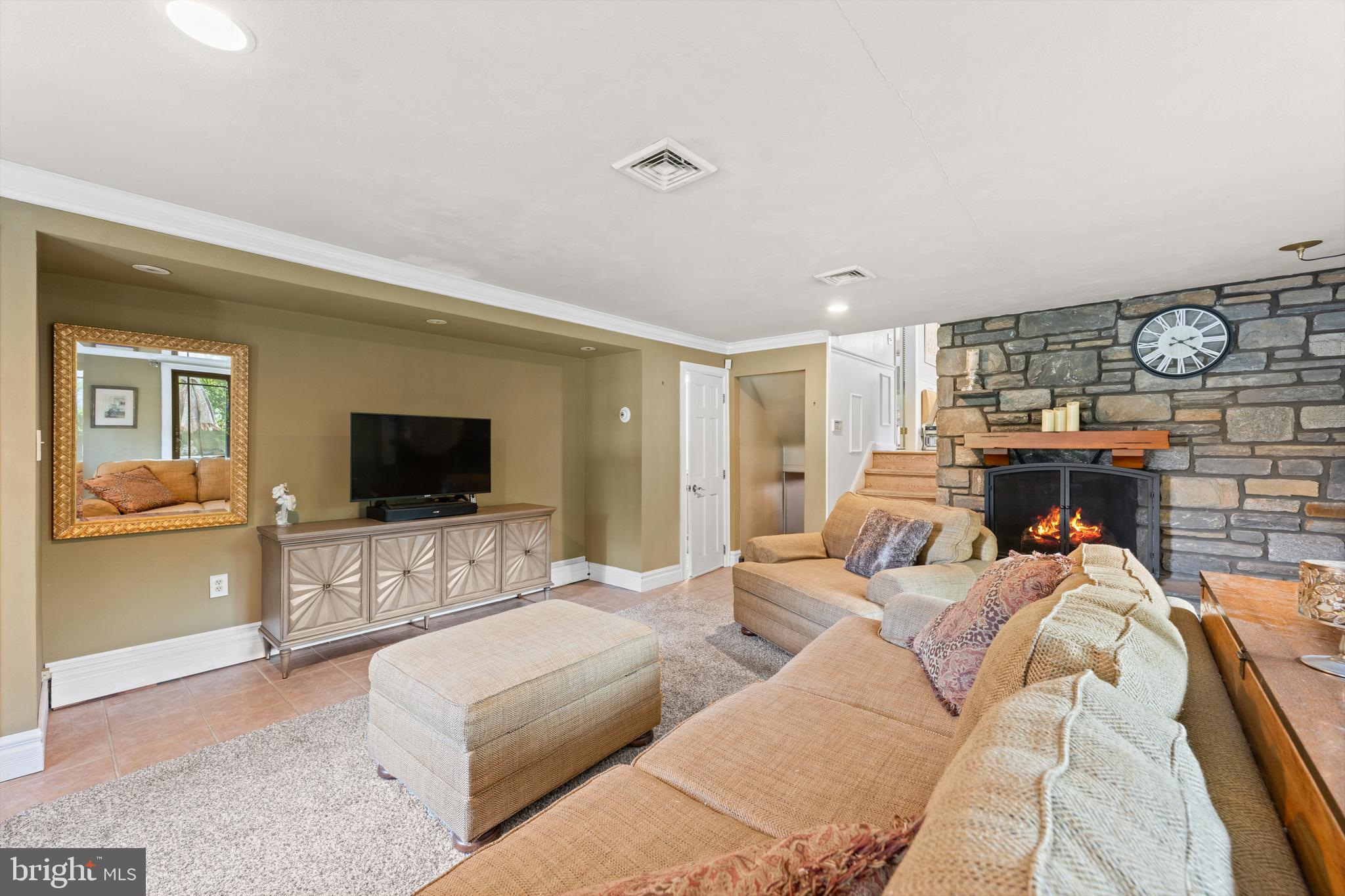 260 Avon Road Springfield, PA 19064 - Photo 12 of 45 Family room