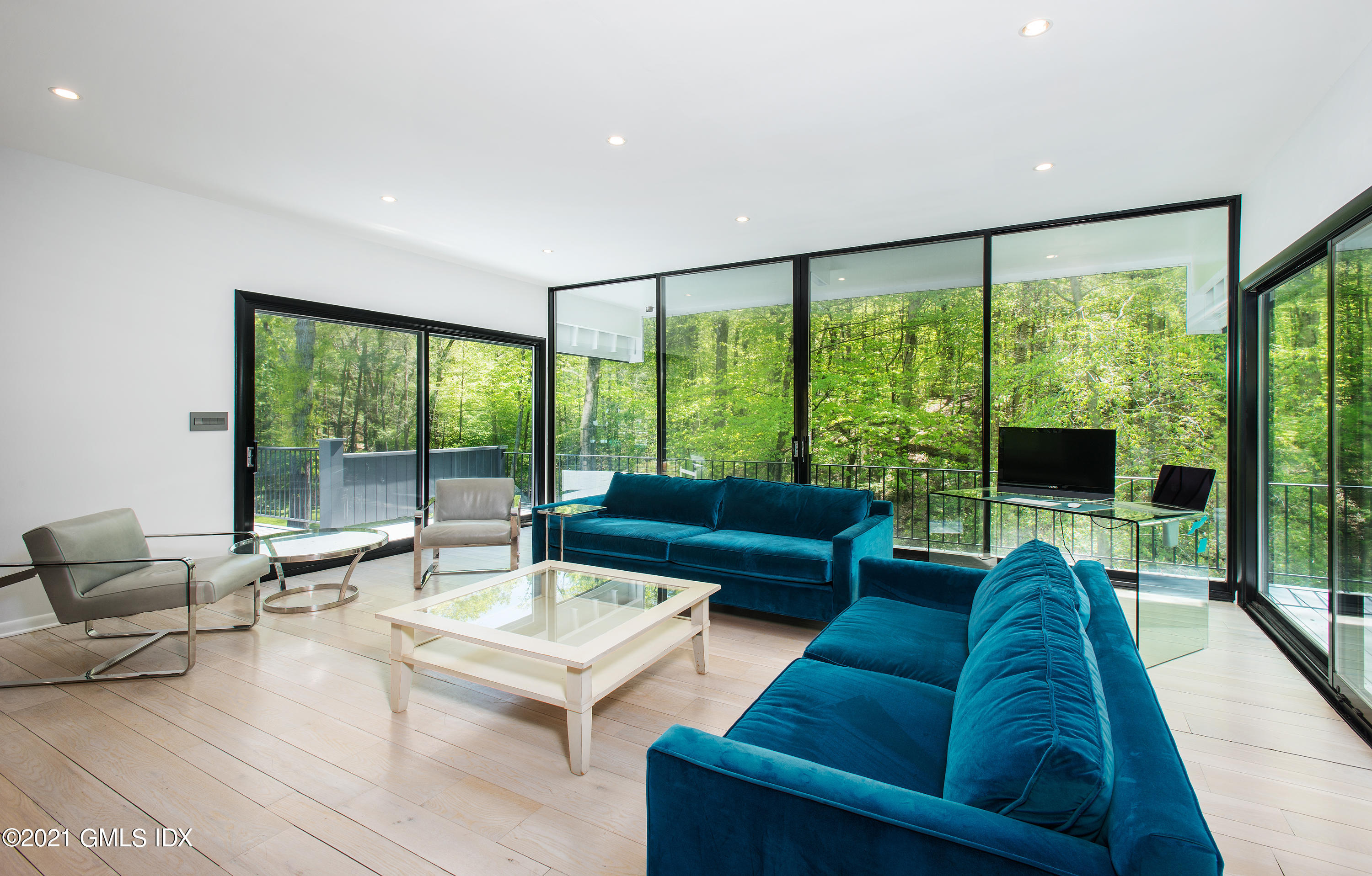 51 Pine Ridge Road Greenwich, CT 06830 - Photo 3 of 25 051112-P1