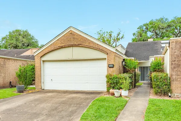 $179,900 | 1808 Veranda Drive, West Columbia, TX 77486
