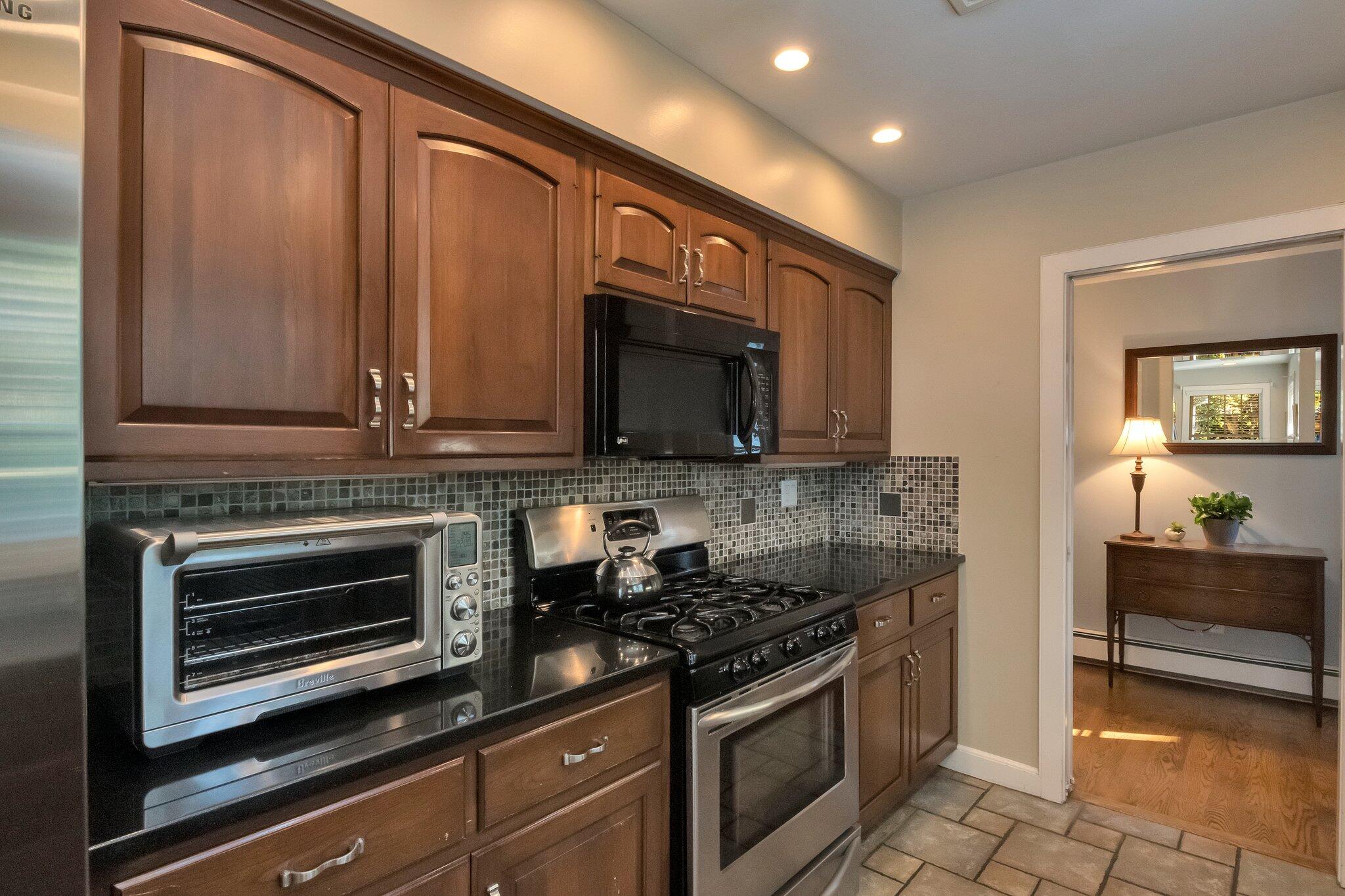 122 Whitmar Road Cotuit, MA 02635 - Photo 6 of 62 8-web-or-mls-122-whitmar-rd