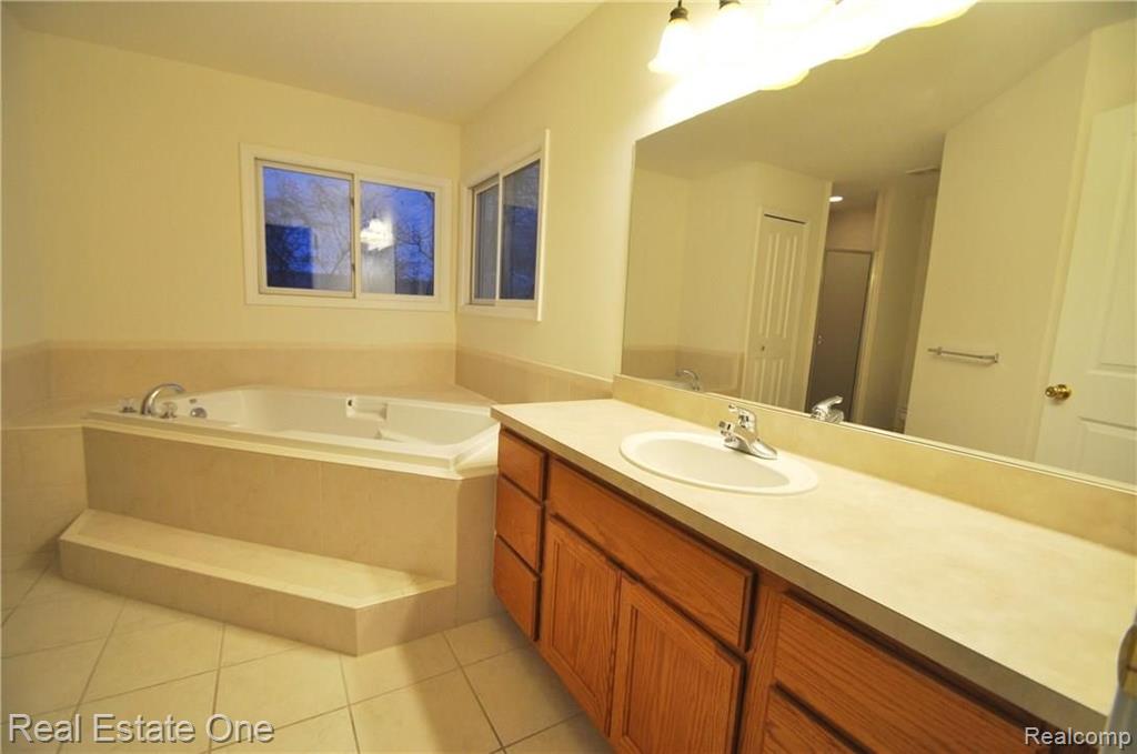 331 Mystic Valley Rochester, MI 48307 - Photo 25 of 39