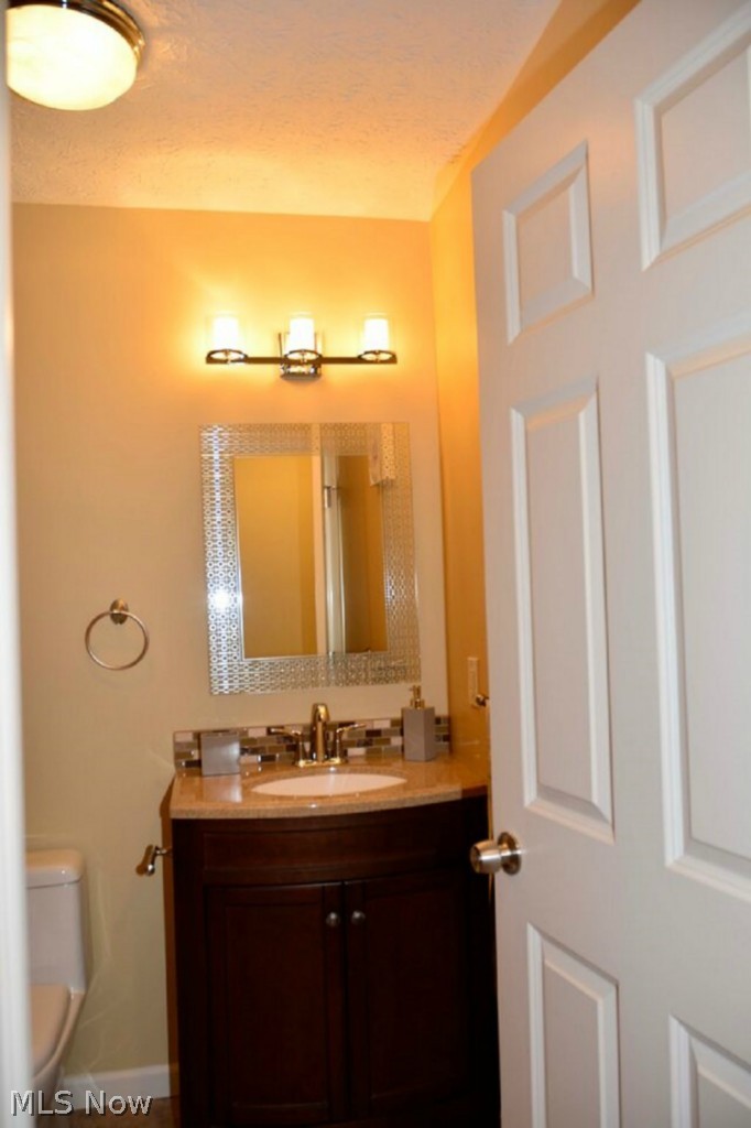 30226 Bolingbrook Road Pepper Pike, OH 44124 - Photo 17 of 25