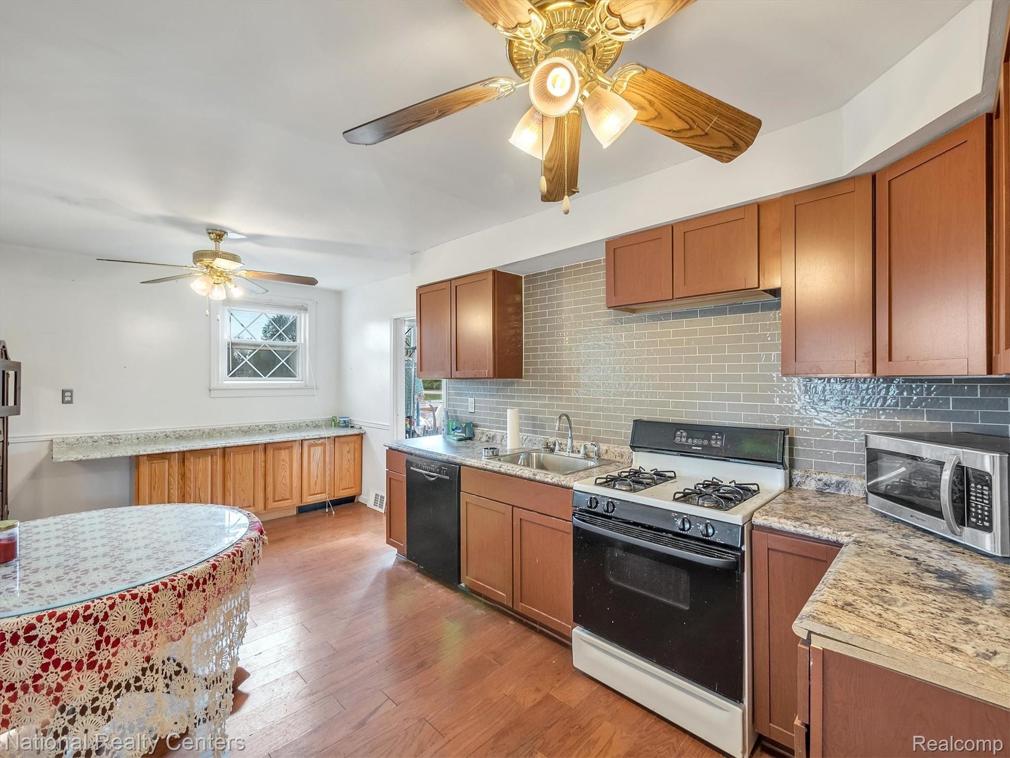 21607 Middlebelt Road New Boston, MI 48164 - Photo 14 of 50 c21607-Middlebelt-WindowStill-Real-Estate-Photography-14.jpg