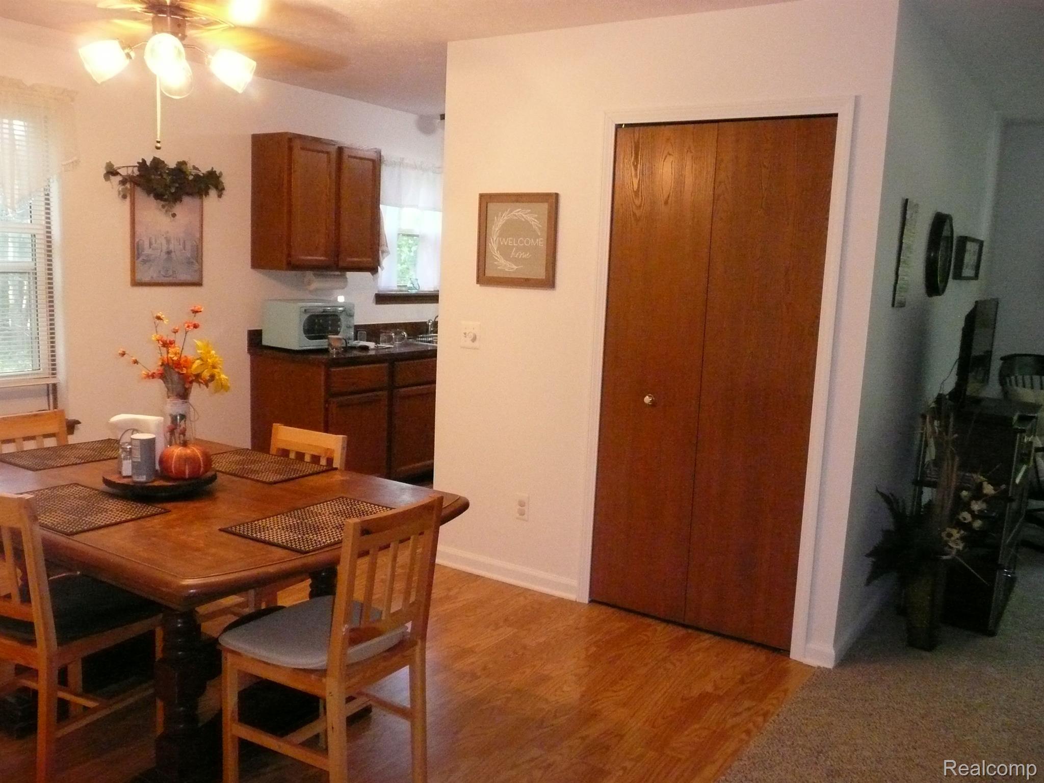 6016 Crandall Road Howell, MI 48855 - Photo 15 of 29 Dining room