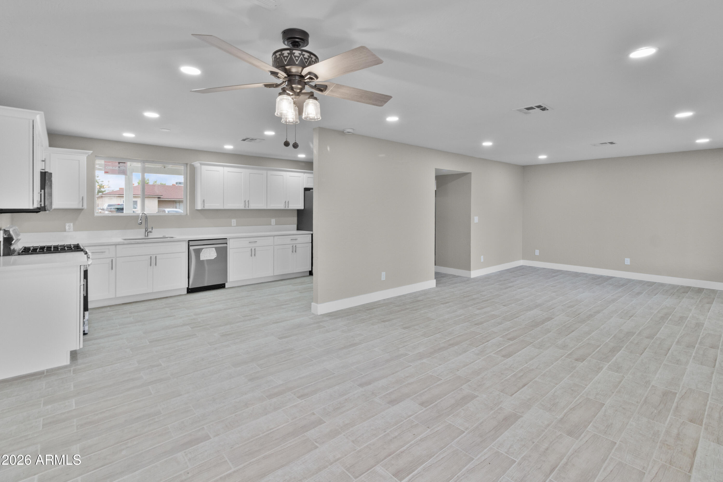 5647 West Roma Avenue Phoenix, AZ 85031 - Photo 7 of 24 IMG_8474