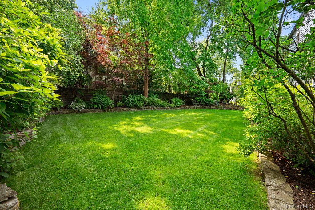 22 Crane Road Scarsdale, NY 10583 - Photo 26 of 32 Private and beautifully lush yard.