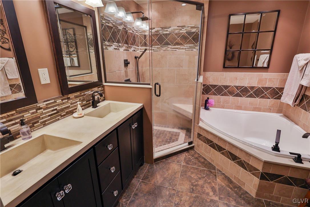 3704 Wilhelm Road Hellertown, PA 18055 - Photo 25 of 52 Master Bath