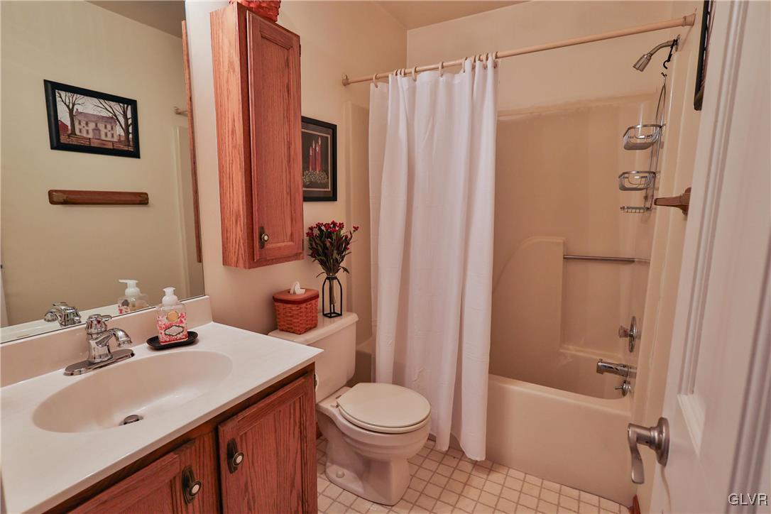 3704 Wilhelm Road Hellertown, PA 18055 - Photo 27 of 52 2nd Floor Full Bath