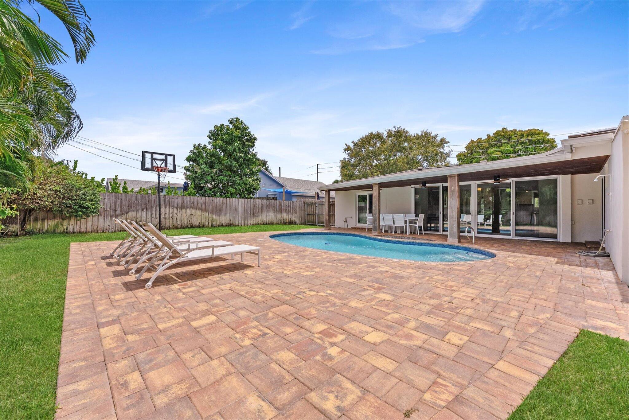 1051 Northwest 3rd Street Boca Raton, FL 33486 - Photo 38 of 52 backyard