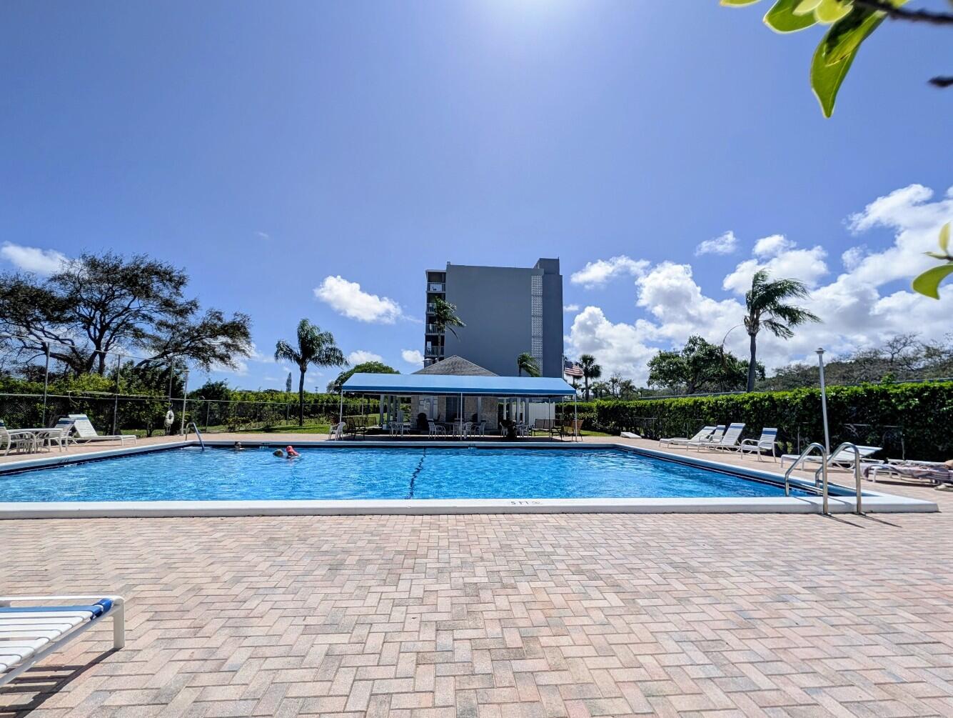 5700 Northwest 2nd Avenue, Unit 509 Boca Raton, FL 33487 - Photo 17 of 20 a view of a basket ball ground