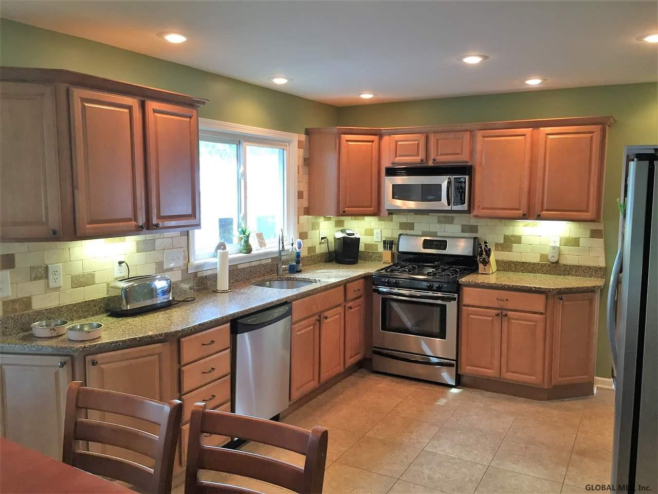 124 Osborne Road Colonie, NY 12205 - Photo 6 of 18 Photo 6
