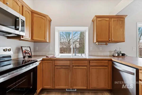 $409,900 | 2123 East Harbour Grove Drive, Nampa, ID 83686
