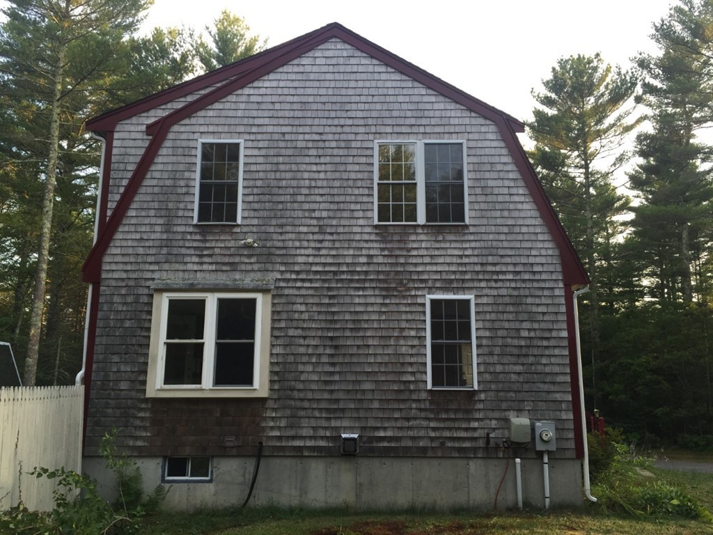 8 Mayflower Lane Rochester, MA 02770 - Photo 13 of 19 a front view of a house
