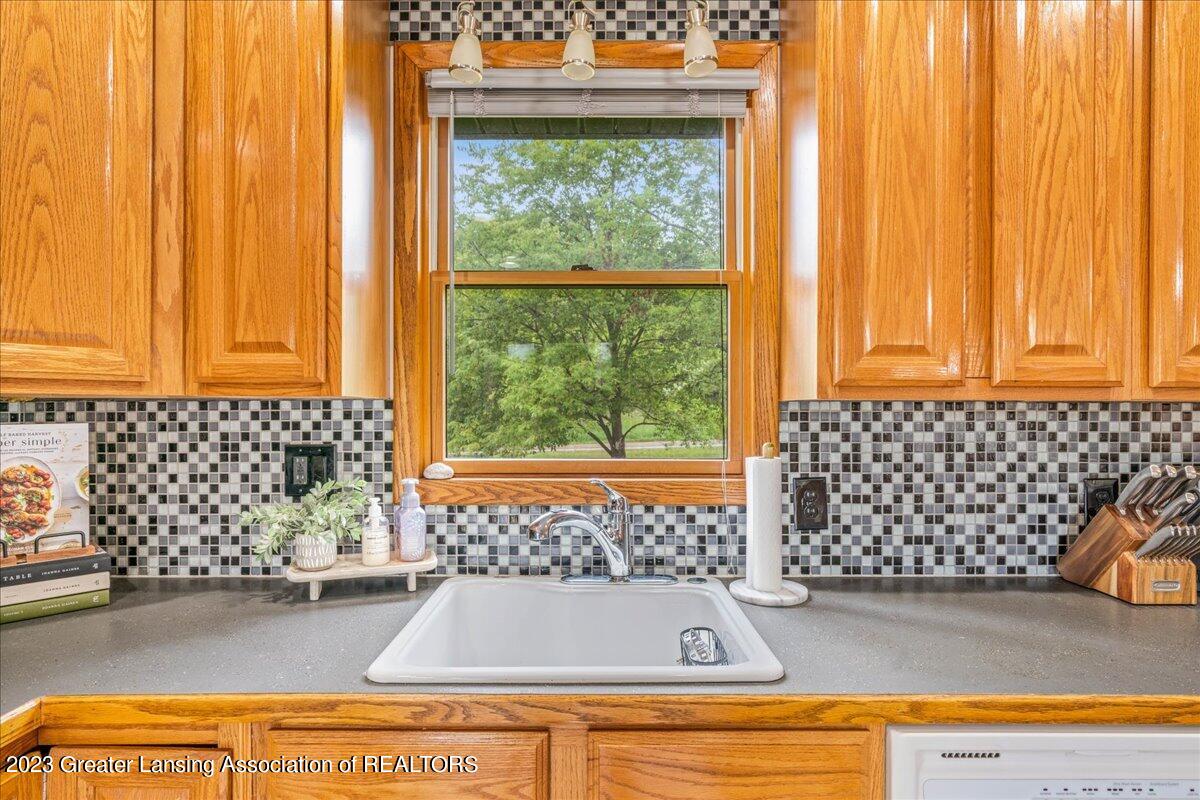 6776 Howe Road Bath, MI 48808 - Photo 15 of 48 14-Media Jett-41