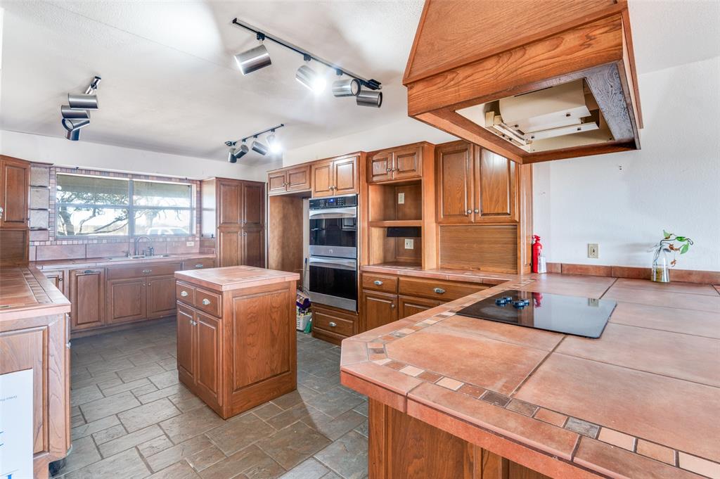 515 Farr Altom Road Combine, TX 75159 - Photo 4 of 33 W/ Island Workspace